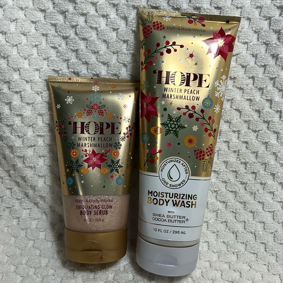 Bath and Body Works Winter Peach Marshmallow Body Wash - Picture 1 of 3